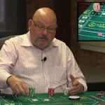 What is the procedure for tipping the craps dealers?